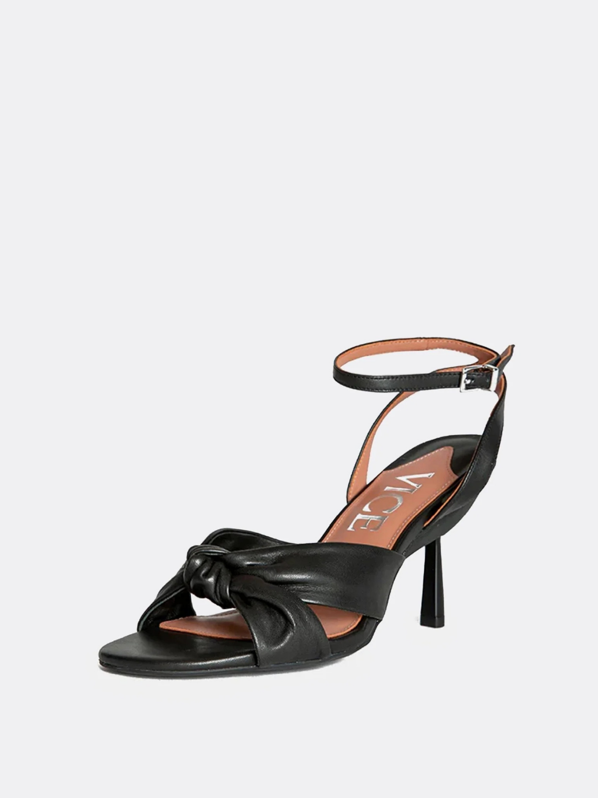 ESSENTIAL IN BLACK
