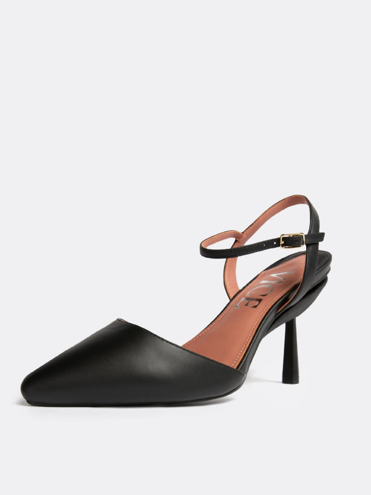 ESSENTIAL IN BLACK